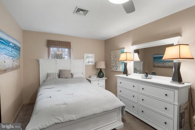 20 GOLF VIEW DR, Voorhees, NJ 08043