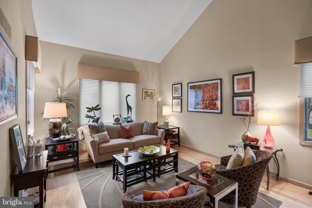 20 GOLF VIEW DR, Voorhees, NJ 08043