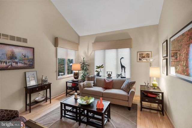 20 GOLF VIEW DR, Voorhees, NJ 08043