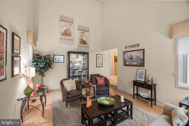 20 GOLF VIEW DR, Voorhees, NJ 08043