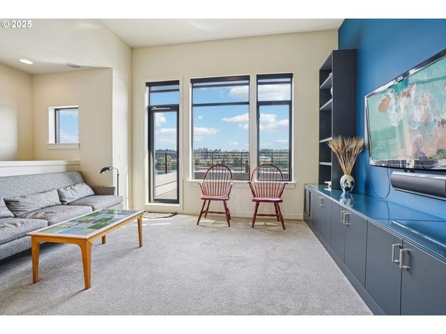 1740 Nw RIVERSCAPE St, Portland, OR 97209