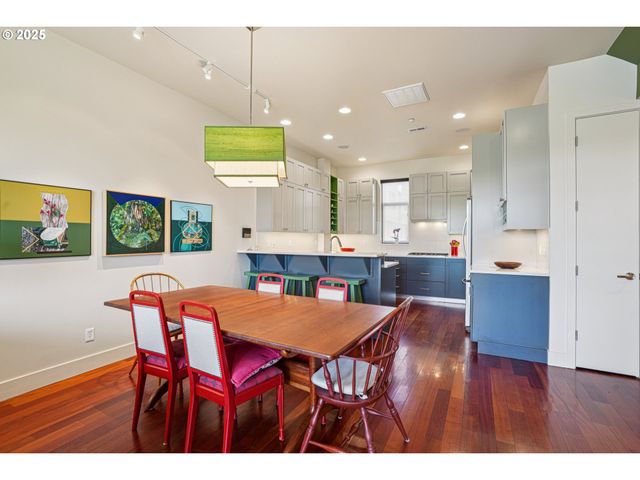 1740 Nw RIVERSCAPE St, Portland, OR 97209