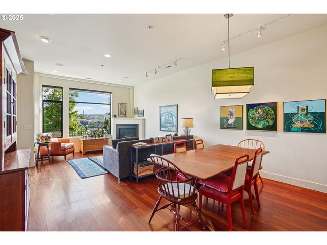 1740 Nw RIVERSCAPE St, Portland, OR 97209