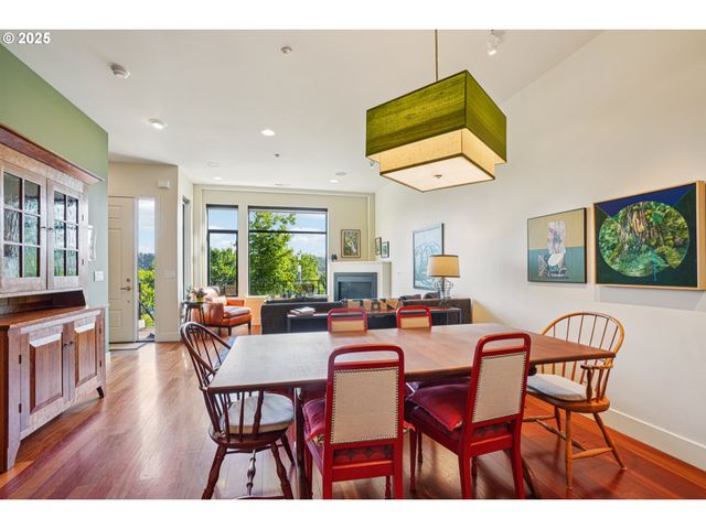 1740 Nw RIVERSCAPE St, Portland, OR 97209