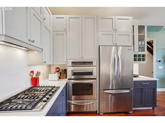 1740 Nw RIVERSCAPE St, Portland, OR 97209