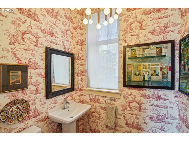 1740 Nw RIVERSCAPE St, Portland, OR 97209