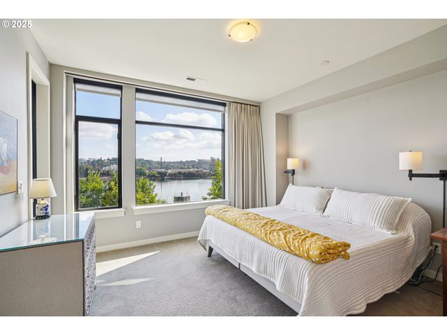 1740 Nw RIVERSCAPE St, Portland, OR 97209