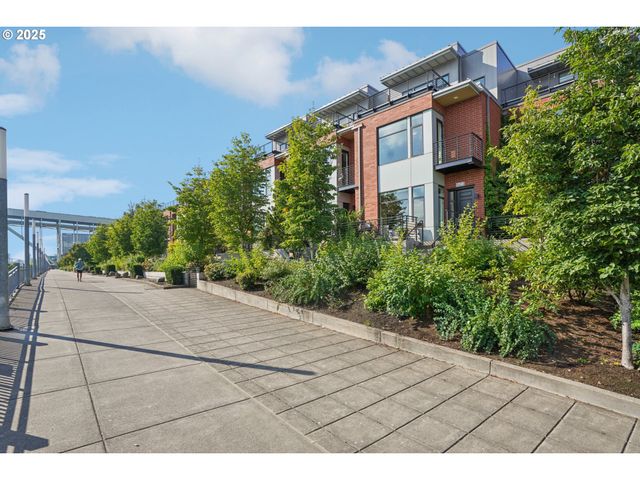 1740 Nw RIVERSCAPE St, Portland, OR 97209