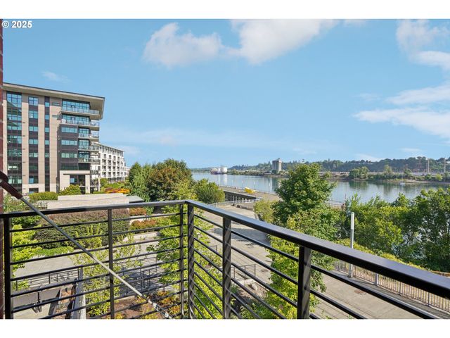 1740 Nw RIVERSCAPE St, Portland, OR 97209