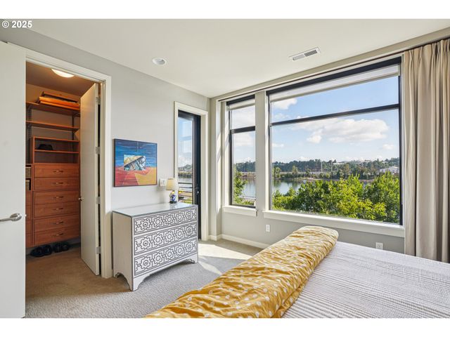 1740 Nw RIVERSCAPE St, Portland, OR 97209