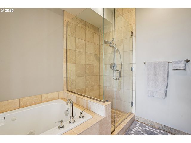 1740 Nw RIVERSCAPE St, Portland, OR 97209