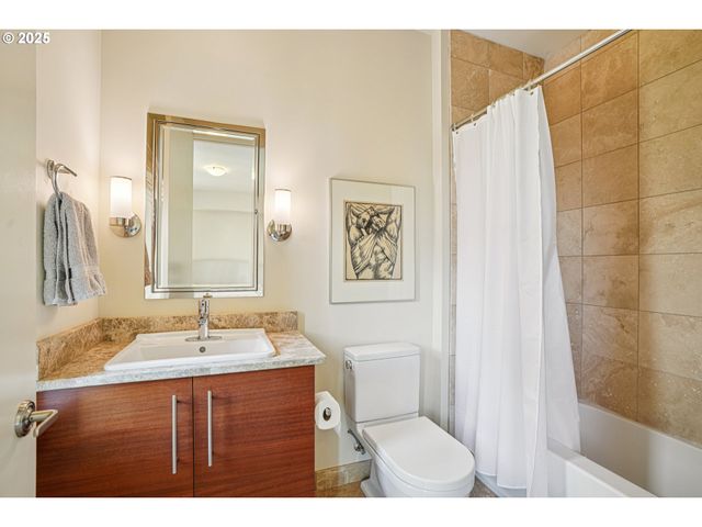 1740 Nw RIVERSCAPE St, Portland, OR 97209