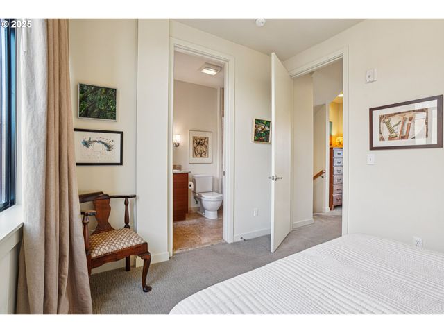 1740 Nw RIVERSCAPE St, Portland, OR 97209