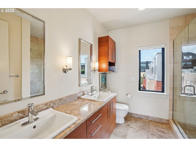 1740 Nw RIVERSCAPE St, Portland, OR 97209