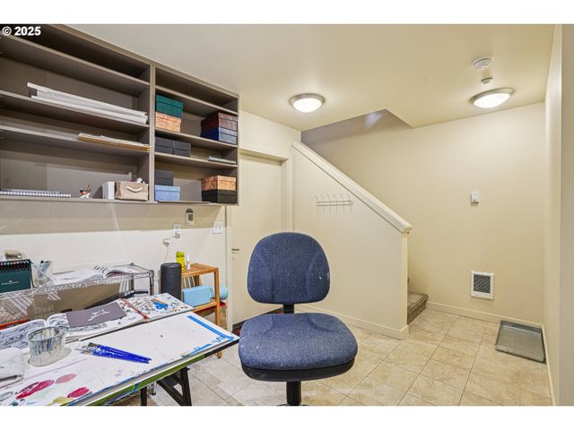 1740 Nw RIVERSCAPE St, Portland, OR 97209