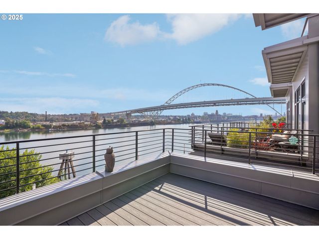 1740 Nw RIVERSCAPE St, Portland, OR 97209