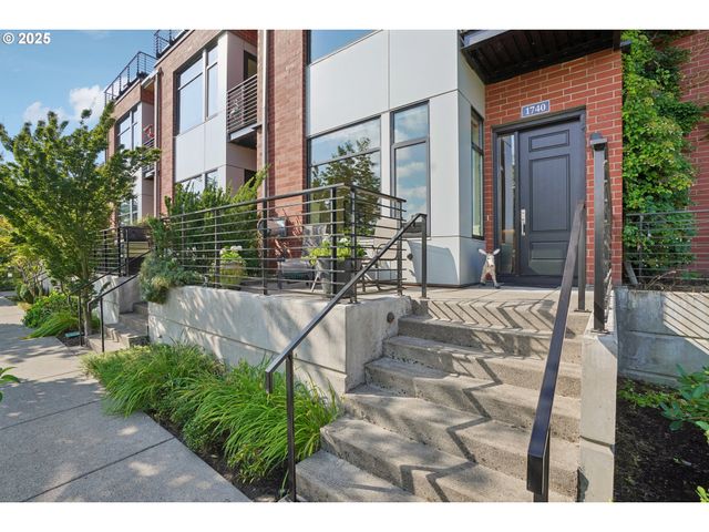 1740 Nw RIVERSCAPE St, Portland, OR 97209