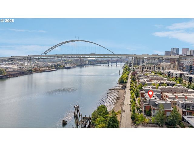 1740 Nw RIVERSCAPE St, Portland, OR 97209
