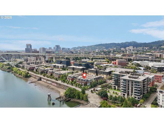 1740 Nw RIVERSCAPE St, Portland, OR 97209