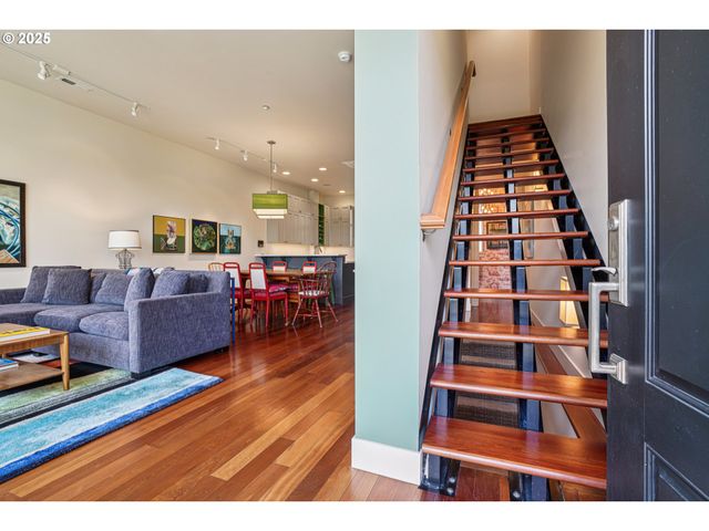 1740 Nw RIVERSCAPE St, Portland, OR 97209