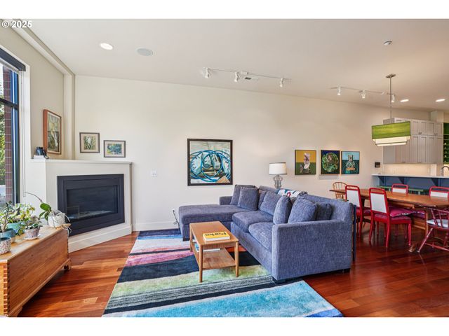 1740 Nw RIVERSCAPE St, Portland, OR 97209