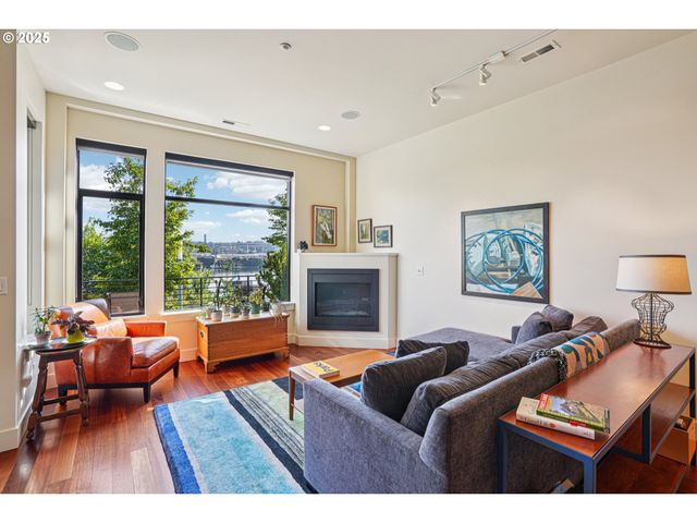 1740 Nw RIVERSCAPE St, Portland, OR 97209