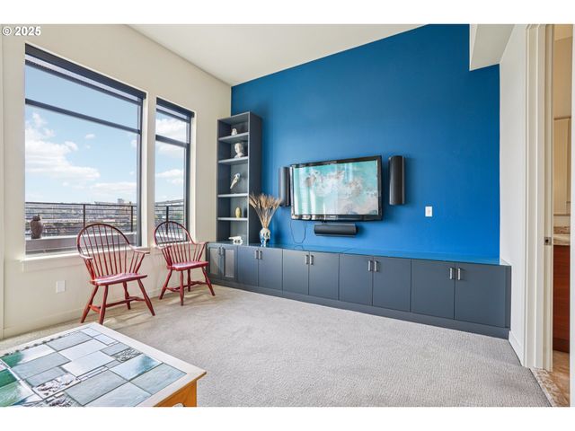 1740 Nw RIVERSCAPE St, Portland, OR 97209