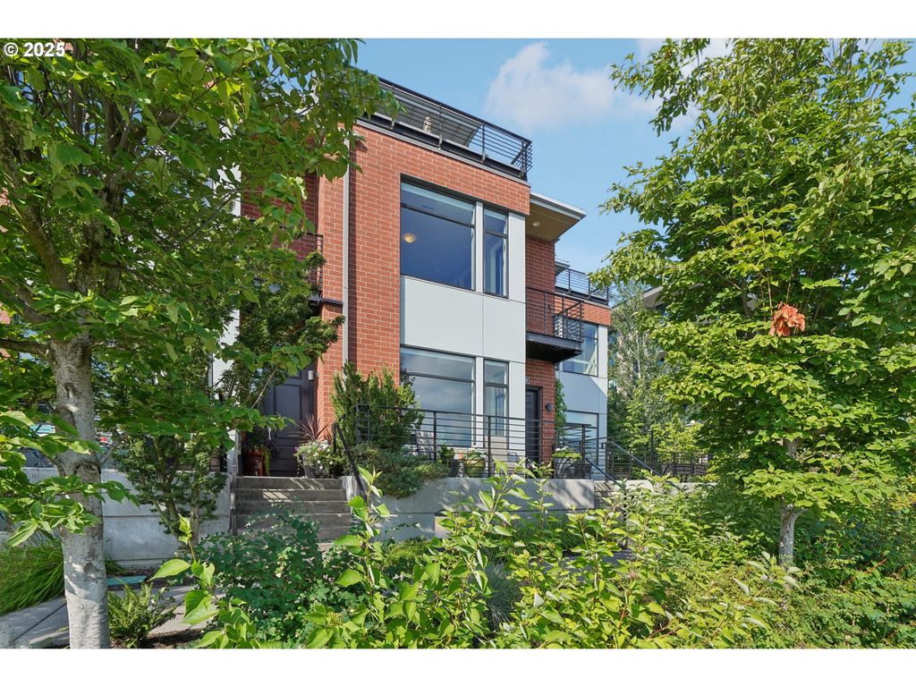 1740 Nw RIVERSCAPE St, Portland, OR 97209