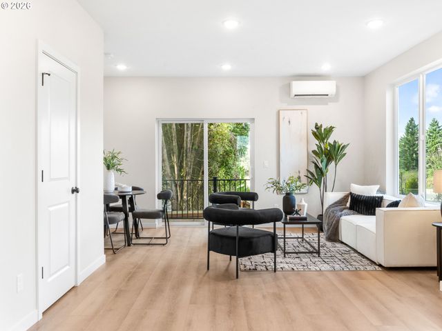 8630 Sw 21st Ave 1, Portland, OR 97219