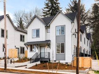 8630 Sw 21st Ave 1, Portland, OR 97219