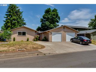 786 W QUINALT St, Springfield, OR 97477