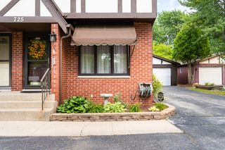 725 Wellington Drive, Dyer, IN 46311