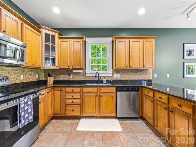8 Old Farm House Road, Weaverville, NC 28787