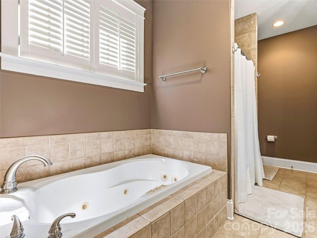 8 Old Farm House Road, Weaverville, NC 28787