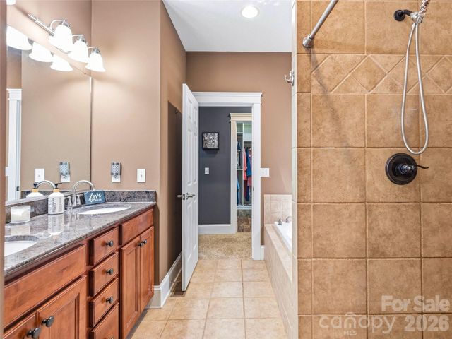 8 Old Farm House Road, Weaverville, NC 28787