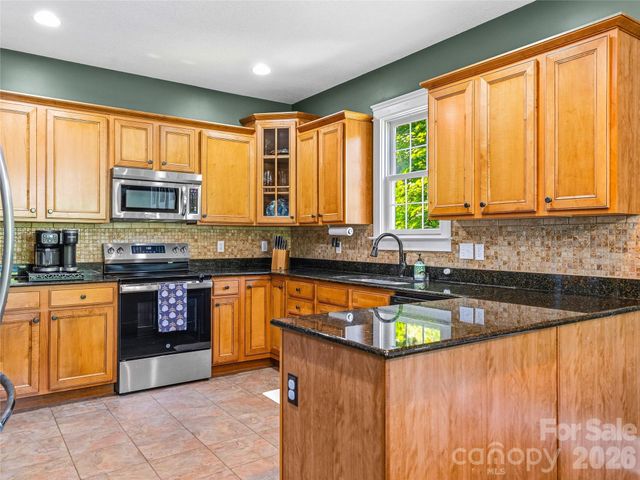 8 Old Farm House Road, Weaverville, NC 28787