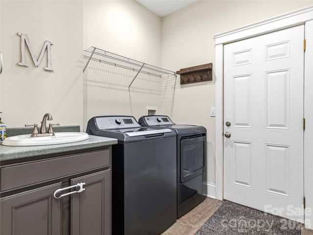 8 Old Farm House Road, Weaverville, NC 28787