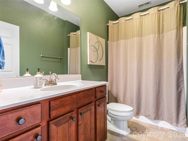 8 Old Farm House Road, Weaverville, NC 28787
