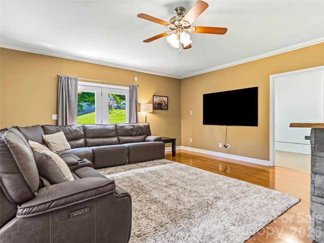 8 Old Farm House Road, Weaverville, NC 28787