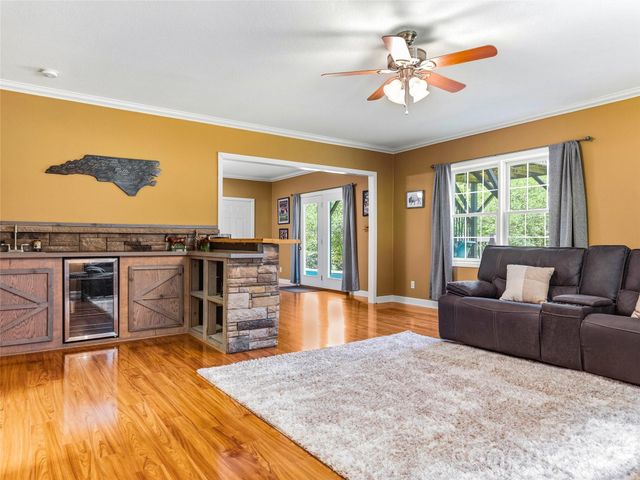 8 Old Farm House Road, Weaverville, NC 28787