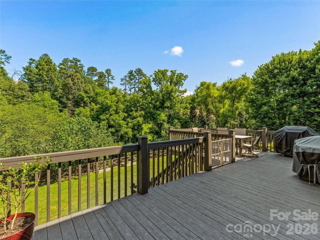 8 Old Farm House Road, Weaverville, NC 28787