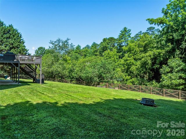 8 Old Farm House Road, Weaverville, NC 28787