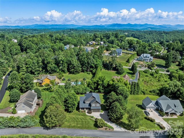 8 Old Farm House Road, Weaverville, NC 28787