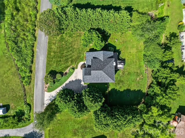 8 Old Farm House Road, Weaverville, NC 28787
