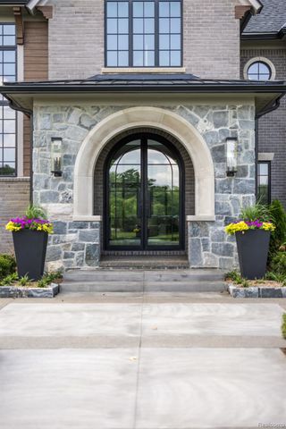 31011 Pioneer Avenue, Bingham Farms, MI 48025