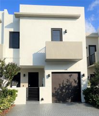 491 SW 91st Pl, Miami, FL 33174