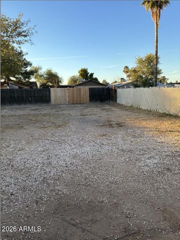 899 E ERIE Street, Chandler, AZ 85225