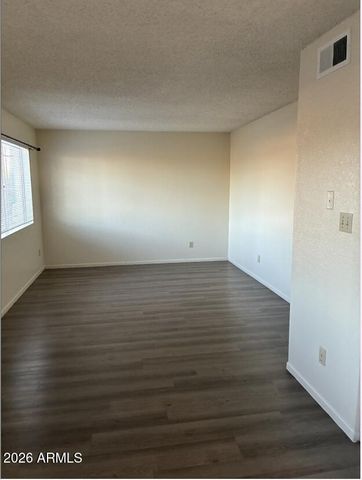 899 E ERIE Street, Chandler, AZ 85225