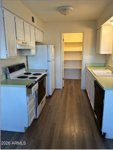 899 E ERIE Street, Chandler, AZ 85225