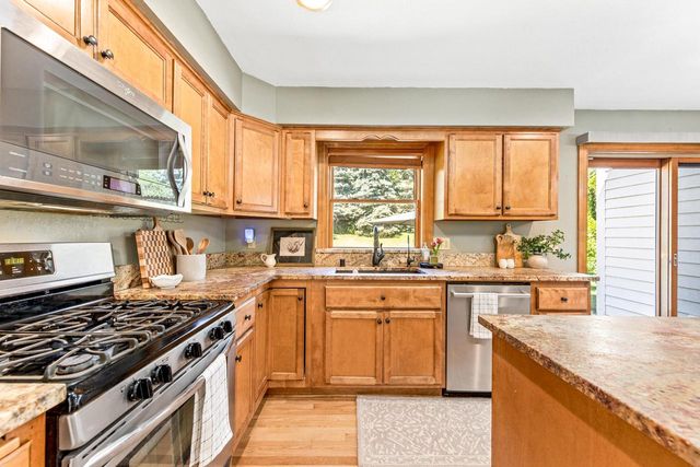 3106 Fox Ridge DRIVE, Waukesha, WI 53189